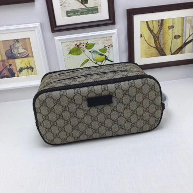 Gucci GG Supreme toiletry case, Womens Cosmetic Bags