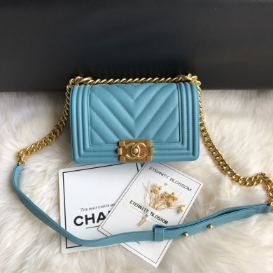 A67085, Small BOY CHANEL Handbag, Calfskin & Gold-Tone Metal