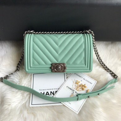  A67086, BOY CHANEL Handbag, Calfskin & Ruthenium-Finish Metal