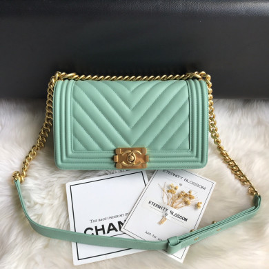  A67086, BOY CHANEL Handbag, Calfskin & Gold-Tone Metal