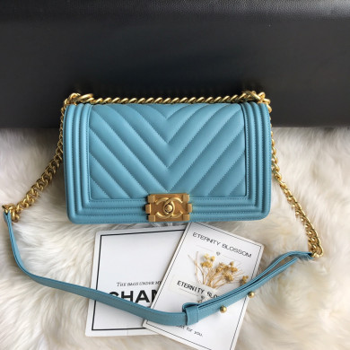  A67086, BOY CHANEL Handbag, Calfskin & Gold-Tone Metal
