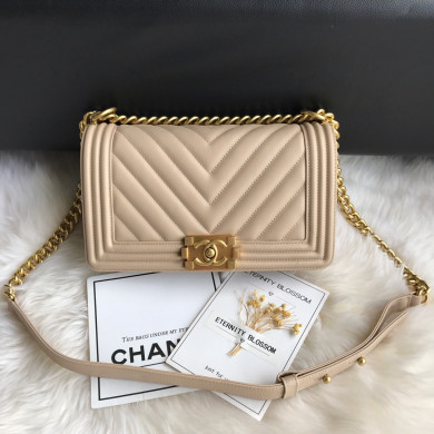  A67086, BOY CHANEL Handbag, Calfskin & Gold-Tone Metal