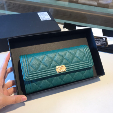 A80286, BOY CHANEL Flap Wallet, CAVIAR CALFSKIN
