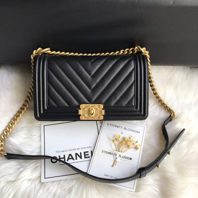  A67086, BOY CHANEL Handbag, Calfskin & Ruthenium-Finish Metal