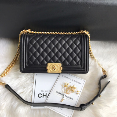 A67086, CHANEL BOY CHANEL HANDBAG, LAMBSKIN