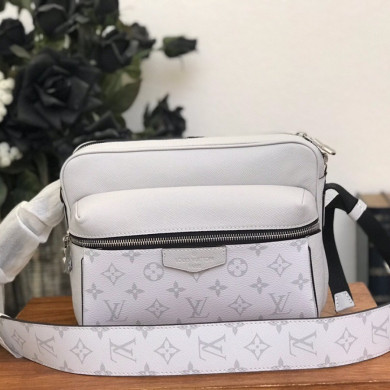 M30243 OUTDOOR MESSENGER, Louis Vuitton LV