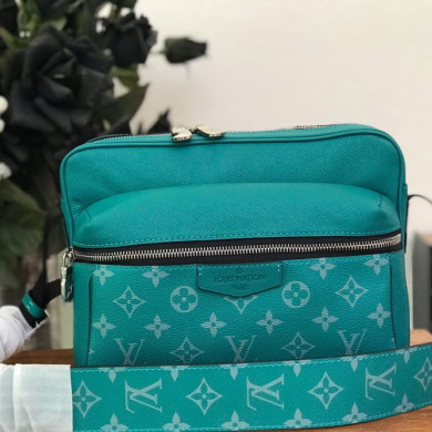 M30241 OUTDOOR MESSENGER, Louis Vuitton LV