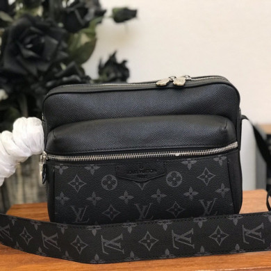 M30233 OUTDOOR MESSENGER, Louis Vuitton LV
