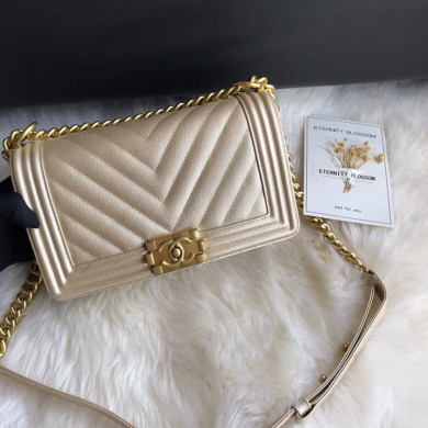  A67086, BOY CHANEL Handbag, Calfskin / CAVIAR