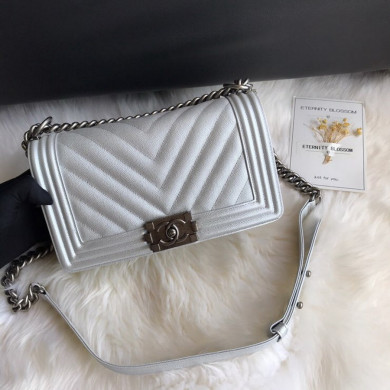 A67086, BOY CHANEL Handbag, Calfskin / CAVIAR