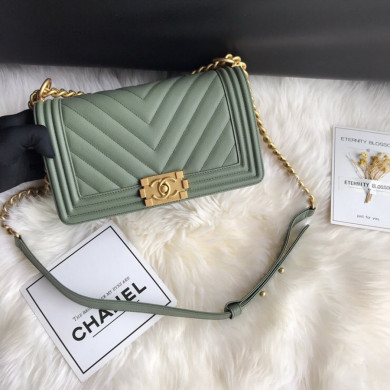  A67086, BOY CHANEL Handbag, Calfskin / CAVIAR