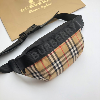 80113921 Medium Vintage Check Bum Bag, BURBERRY BAGS