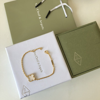 VanCleef&Arpels Bracelets