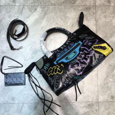 CLASSIC CITY SHOULDER BAG, BALENCIAGA HANDBAGS