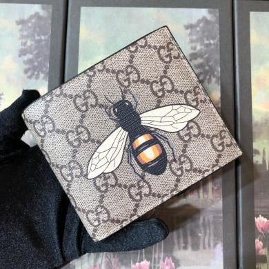451268 Gucci Bee print GG Supreme wallet, 
