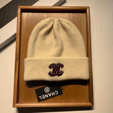 Chanel Skullies & Beanies, Hats