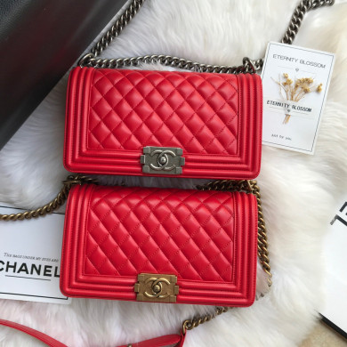 A67086, CHANEL BOY CHANEL HANDBAG, LAMBSKIN