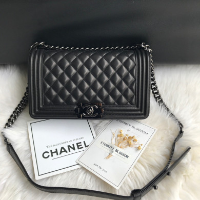 A67086, CHANEL BOY CHANEL HANDBAG, LAMBSKIN