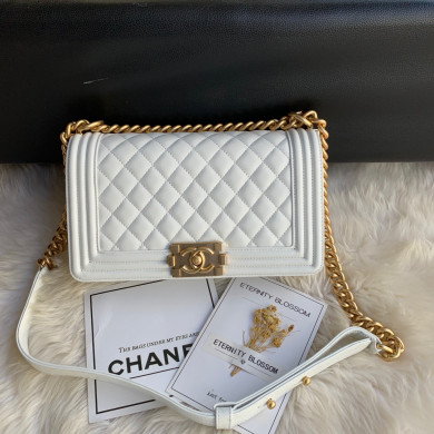 A67086, CHANEL BOY CHANEL HANDBAG, LAMBSKIN