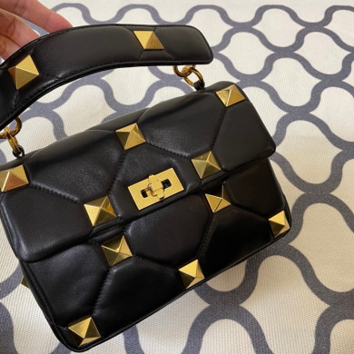 MEDIUM ROMAN STUD THE SHOULDER BAG IN NAPPA WITH CHAIN, Valentino bag