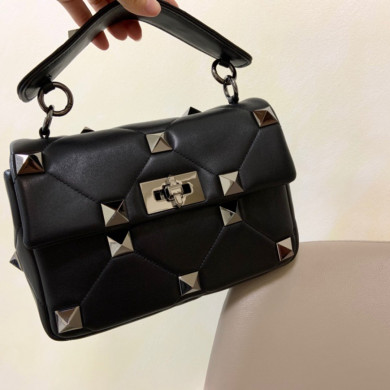 MEDIUM ROMAN STUD THE SHOULDER BAG IN NAPPA WITH CHAIN, Valentino bag