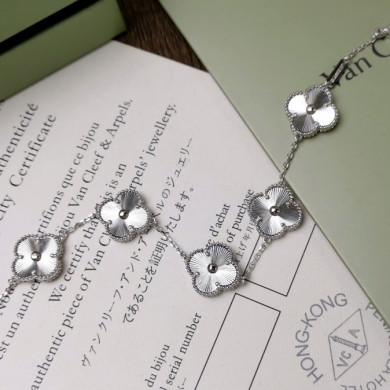 VanCleef&Arpels Bracelets