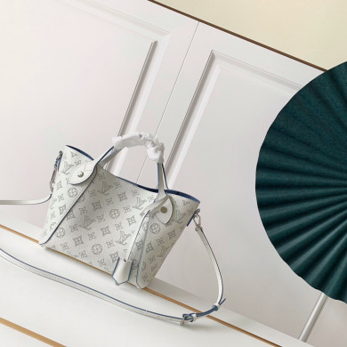 HINA PM, LOUIS VUITTON LV