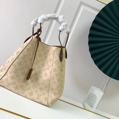 HINA MM, LOUIS VUITTON LV