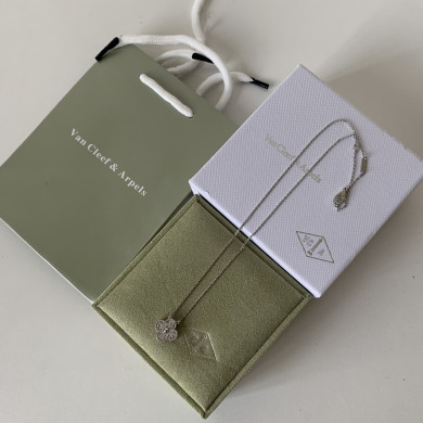 VanCleef&Arpels Necklaces
