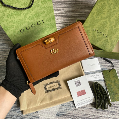 658634 Gucci Diana continental wallet
