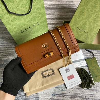 658243 Gucci Diana chain wallet with bamboo