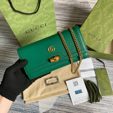 658243 Gucci Diana chain wallet with bamboo
