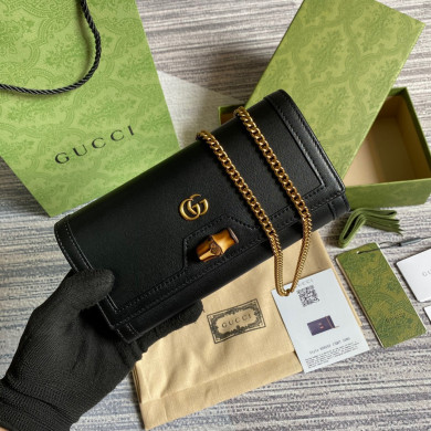 658243 Gucci Diana chain wallet with bamboo