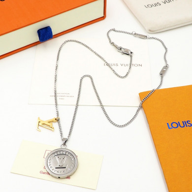 M80184  LV CATCH PENDANT NECKLACE