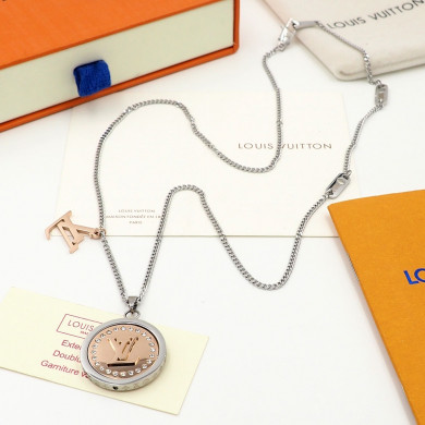 M80184  LV CATCH PENDANT NECKLACE