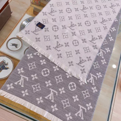 LOUIS VUITTON LV SCARF