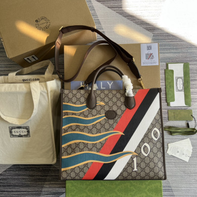 674148 Medium tote with geometric print, gucci Bags for Men