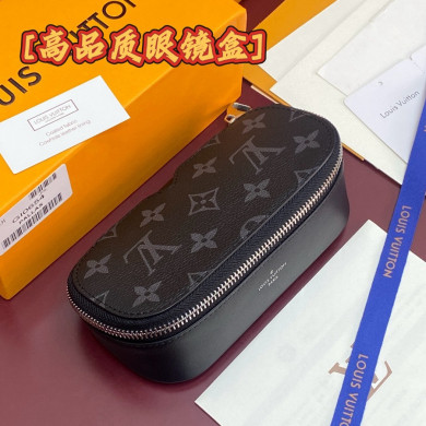 GI0654 Anna Sunglasses Pouch, Louis Vuitton LV