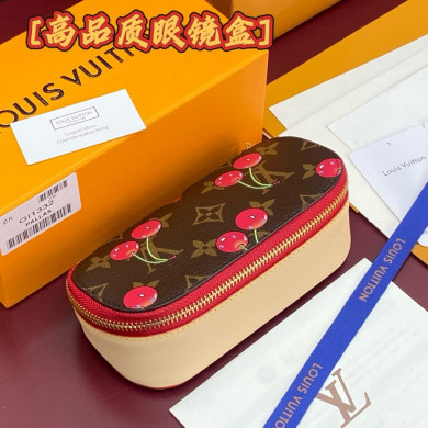 GI1332 Anna Sunglasses Pouch, Louis Vuitton LV