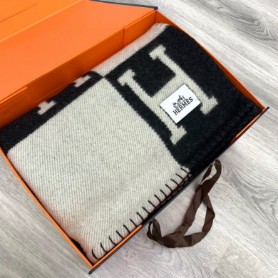 Premium Cashmere Blend Blanket – HERMSCA-169 | Black & Ivory White | 170 × 135 cm