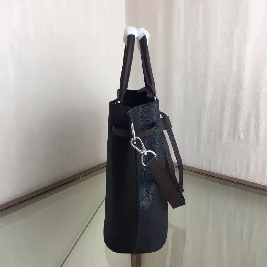 M54402, Girolata Mahina in Women's Handbags collections by Louis Vuitton