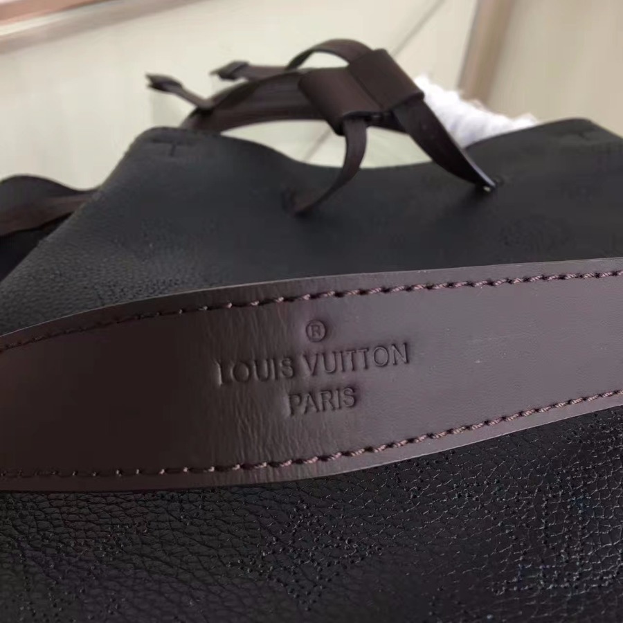 M54402, Girolata Mahina in Women's Handbags collections by Louis Vuitton