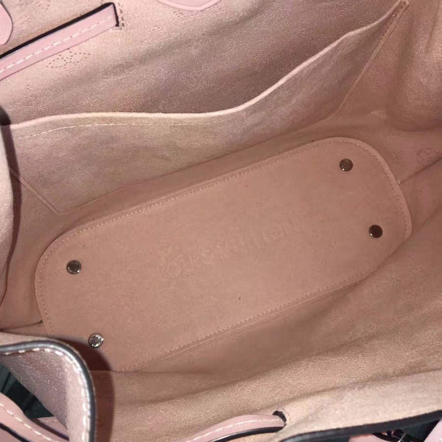 M54401, Girolata Mahina in Women's Handbags collections by Louis Vuitton