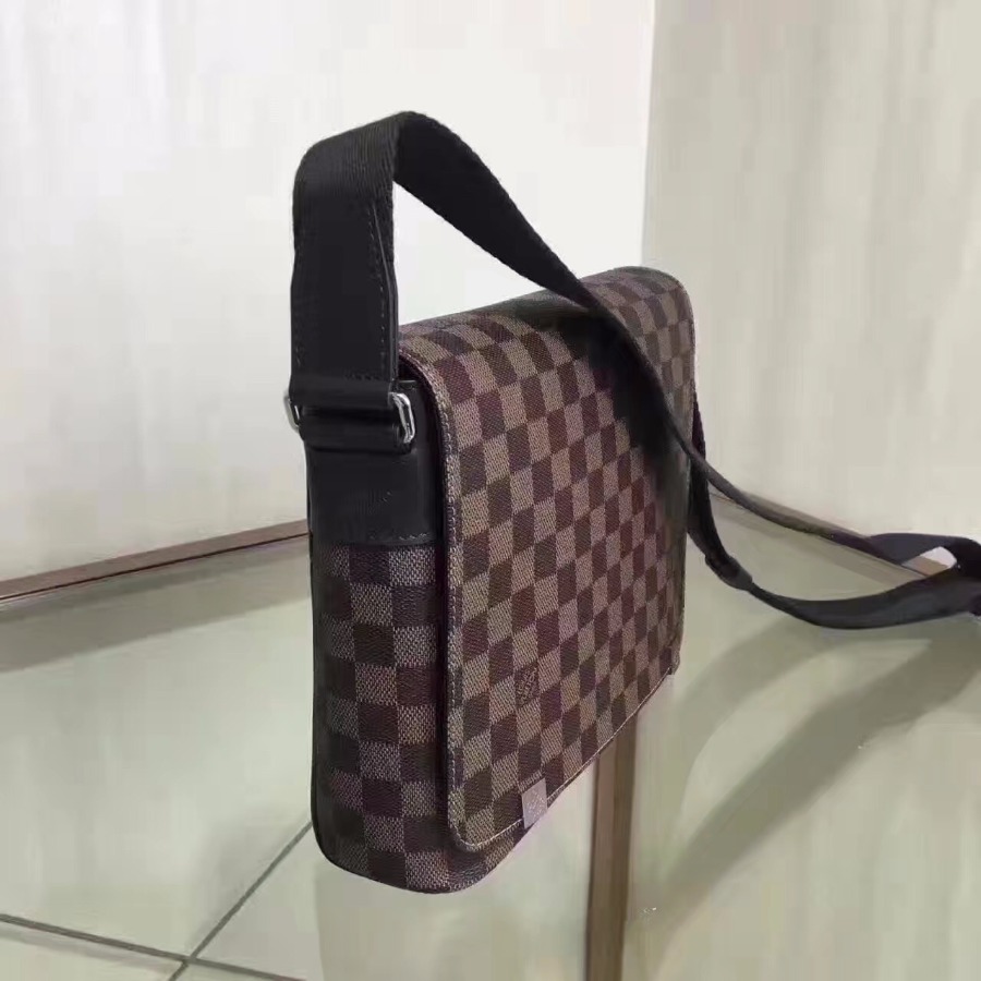 Louis Vuitton LV, DISTRICT PM N41031, 9.8 x 8.7 x 3.1 inches