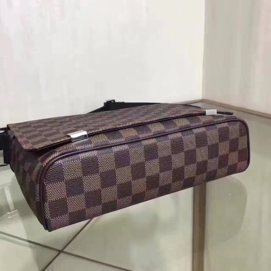 Louis Vuitton LV, DISTRICT PM N41031, 9.8 x 8.7 x 3.1 inches