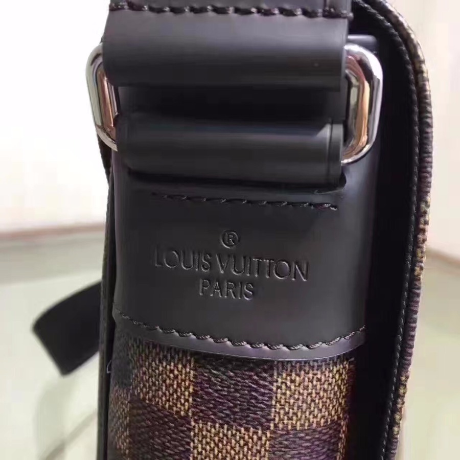 Louis Vuitton LV, DISTRICT PM N41031, 9.8 x 8.7 x 3.1 inches