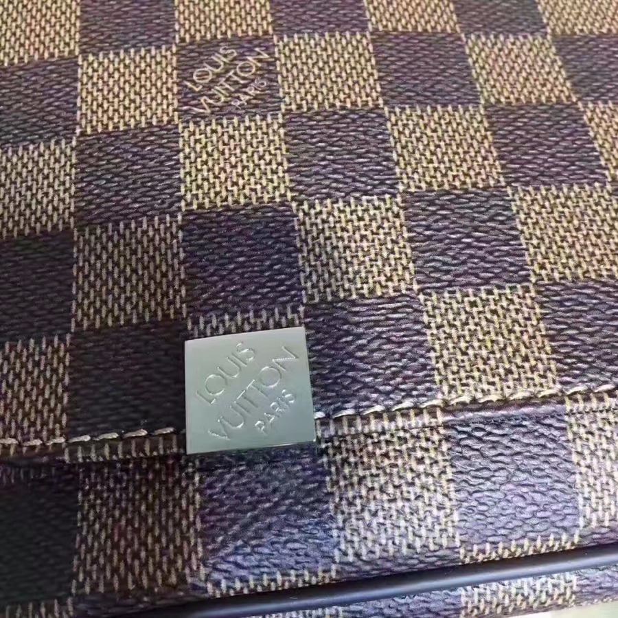 Louis Vuitton LV, DISTRICT PM N41031, 9.8 x 8.7 x 3.1 inches