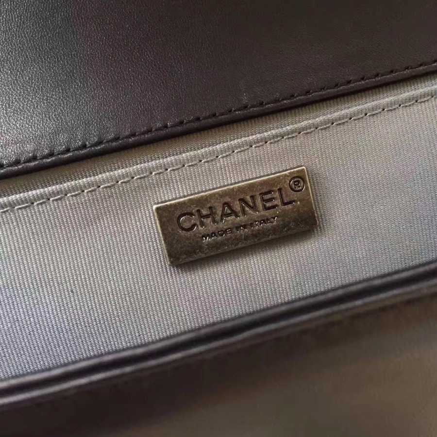 BOY CHANEL HANDBAG, A67086, Size 9.8 X5.7 X 3.1