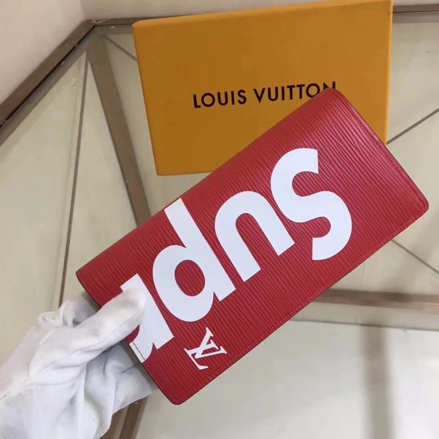 LOUIS VUITTON LV, Epi Leather , 7.5 x 3.9 x 0.6 inches