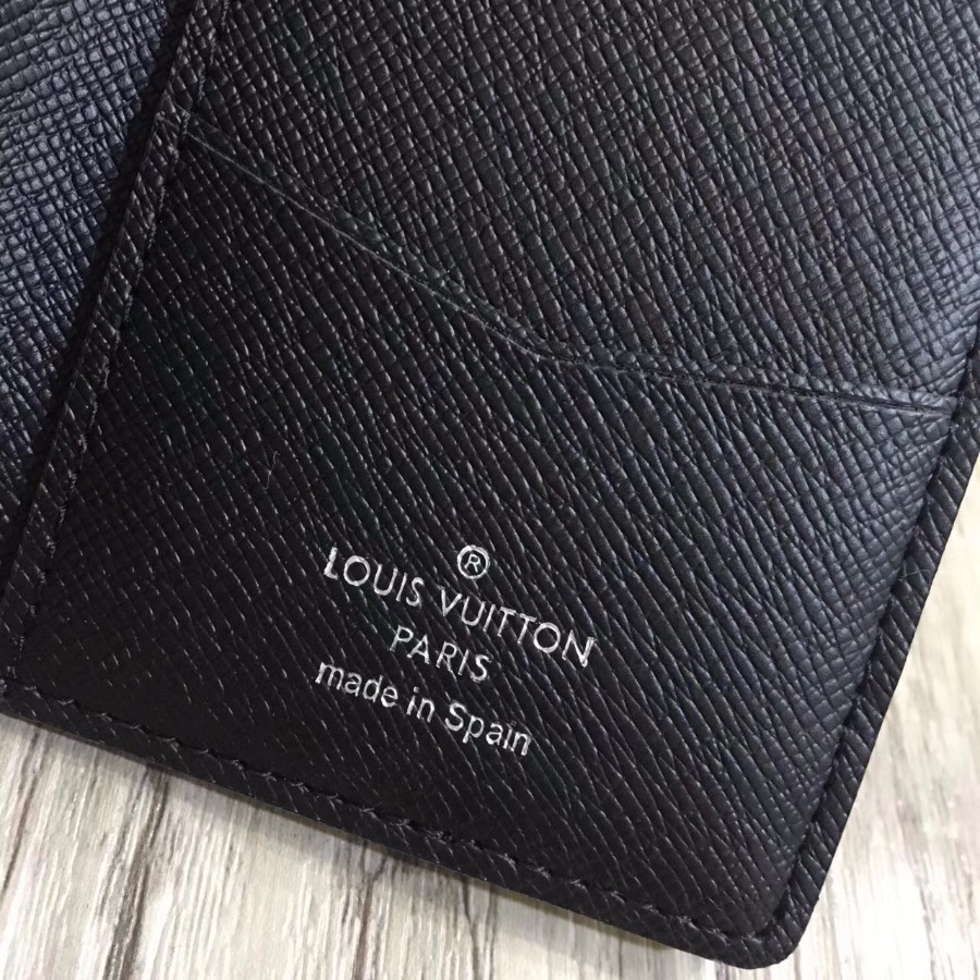 LOUIS VUITTON CARD HOLDER 